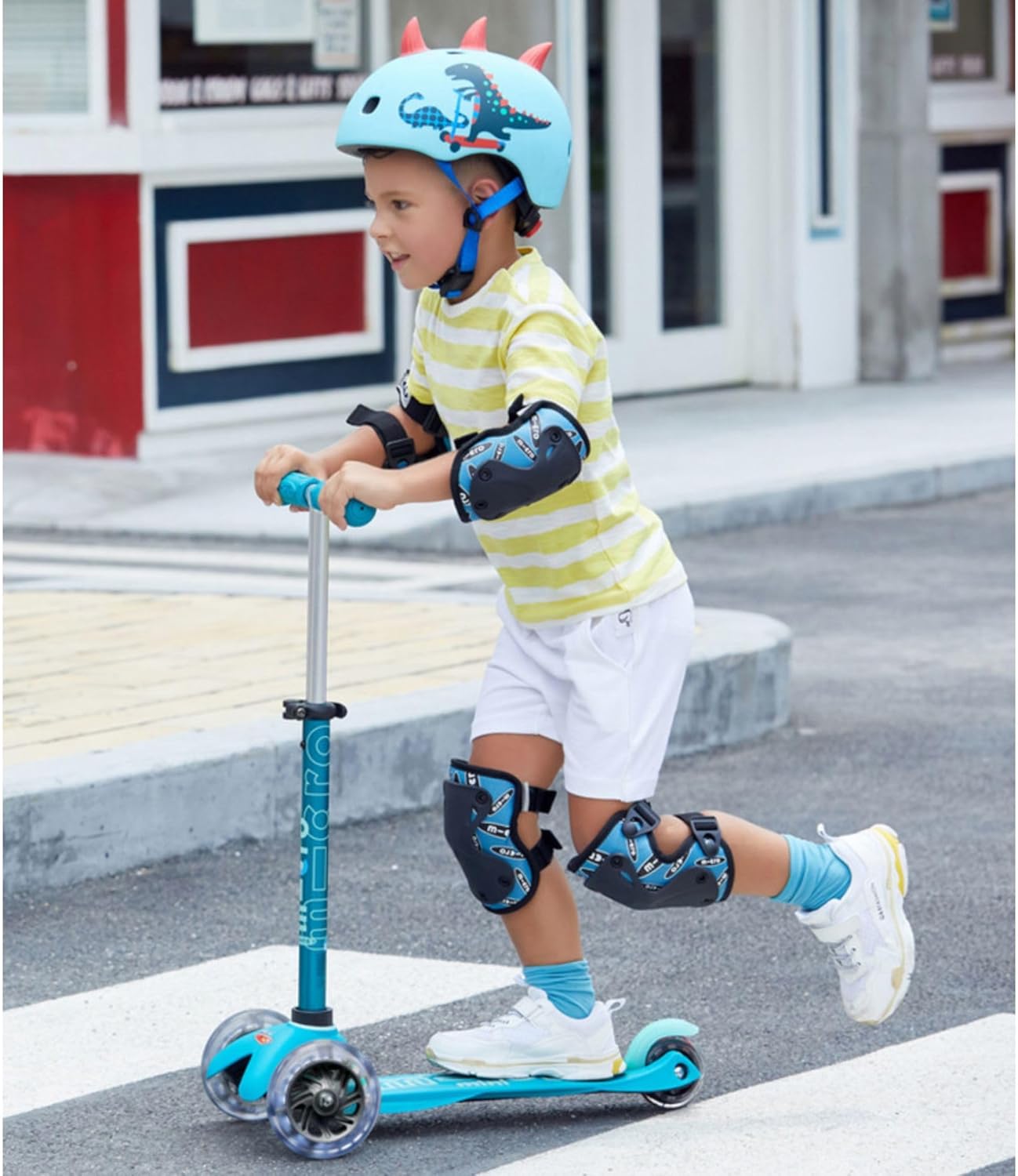 Micro Kickboard Mini Deluxe LED Three-Wheeled Lean-to-Steer Swiss-Designed Micro Scooter