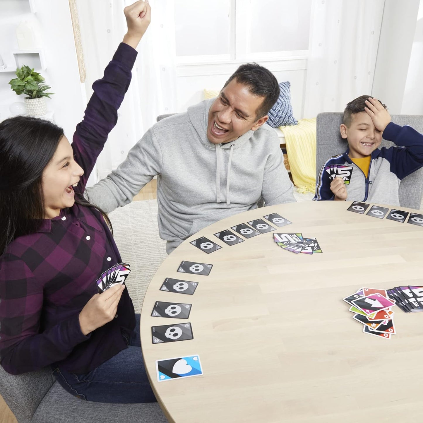 Hasbro Gaming 5 Alive Card Game, Fast-Paced Game for Kids and Families, Easy to Learn, 2 to 6 Players, Fun Summer Activities, Vacation Travel Essentials, Ages 8+